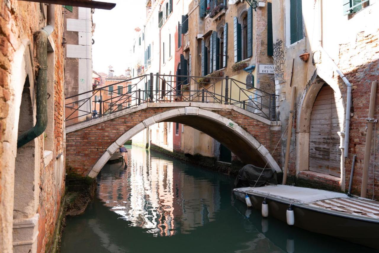 Casa Al Ponte Scudi - 4 Windows On The Canal Venecia Exterior foto